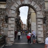 052 De bekende poort van Taormina